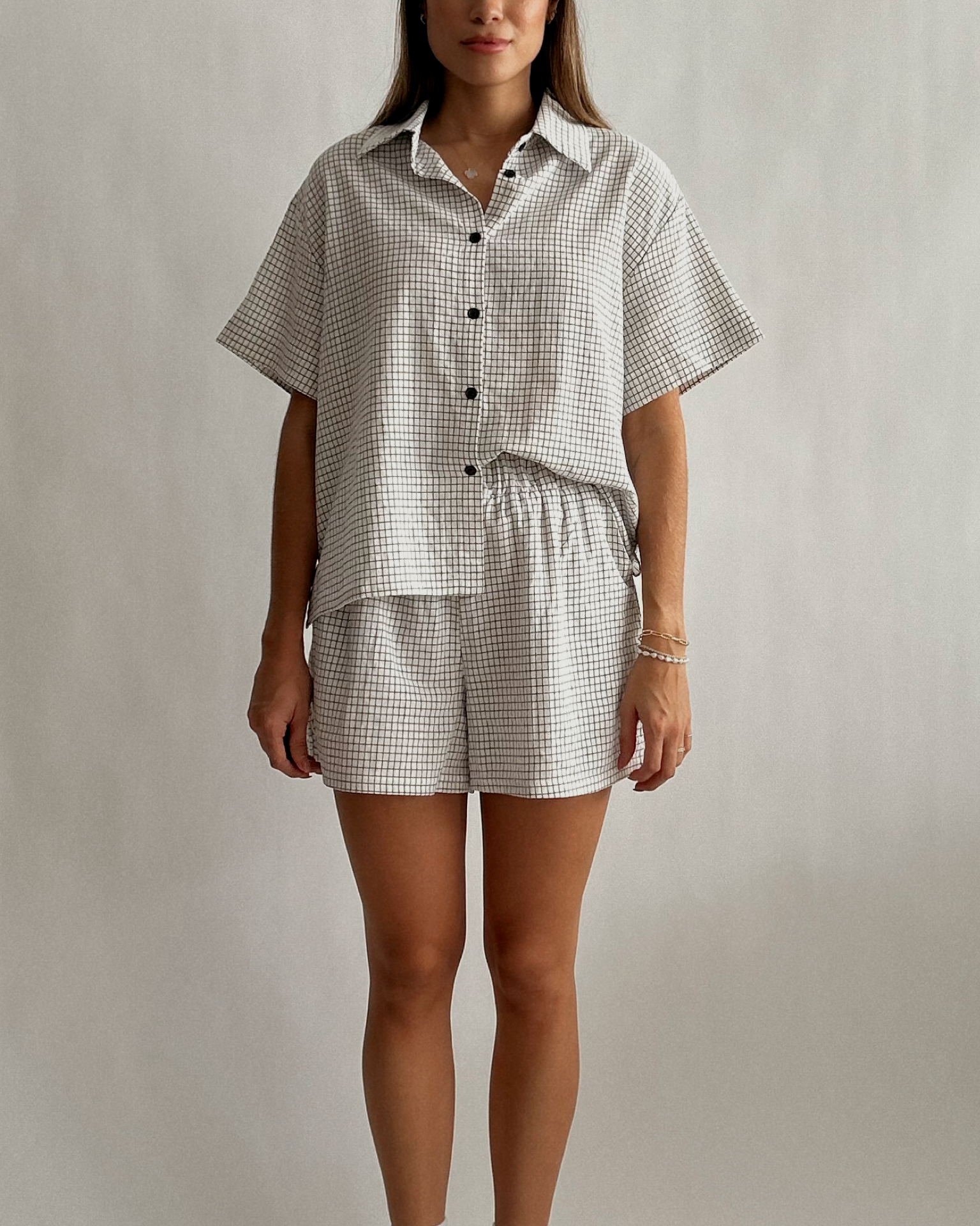 GRID SHORT // ECRU